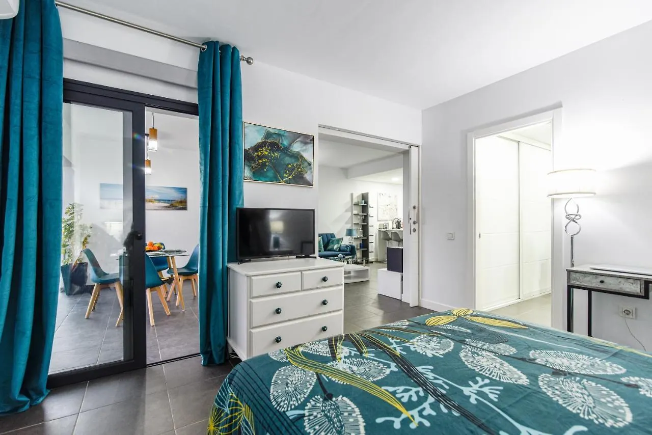 Apartamento Azul Vv -Fuerteventura Site- Jacuzzi, Aire Acondicionado, Solarium , Terraza Vistas Panoramicas, Diseno , Luxury, Fuerteventura Site Apartment La Oliva 0*,  Spain