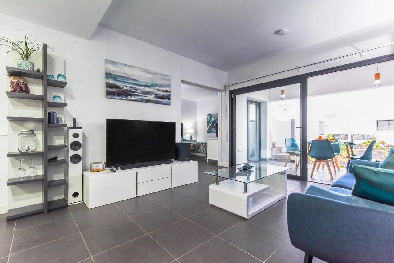Apartamento Azul Vv -Fuerteventura Site- Jacuzzi, Aire Acondicionado, Solarium , Terraza Vistas Panoramicas, Diseno , Luxury, Fuerteventura Site Apartment La Oliva