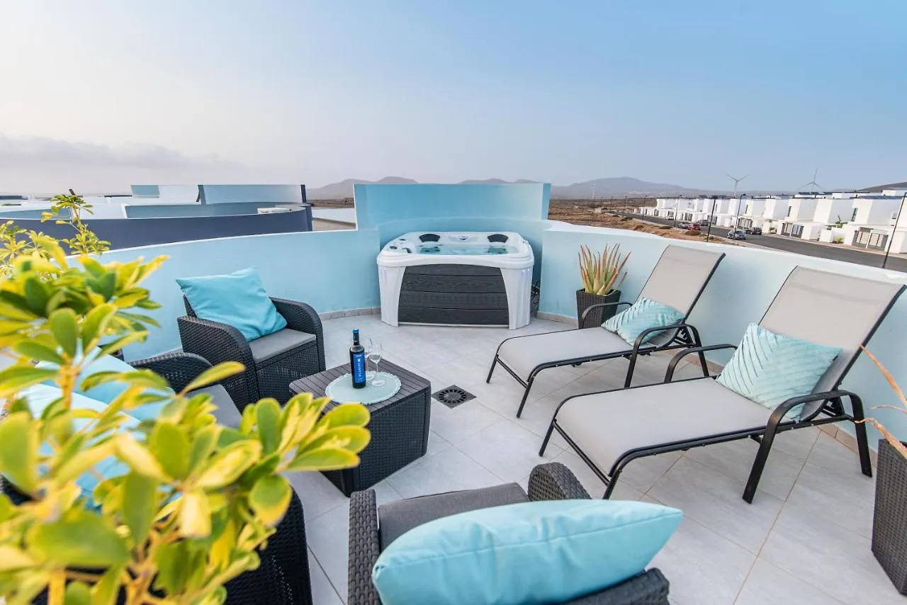 Apartamento Azul Vv -Fuerteventura Site- Jacuzzi, Aire Acondicionado, Solarium , Terraza Vistas Panoramicas, Diseno , Luxury, Fuerteventura Site Apartment La Oliva