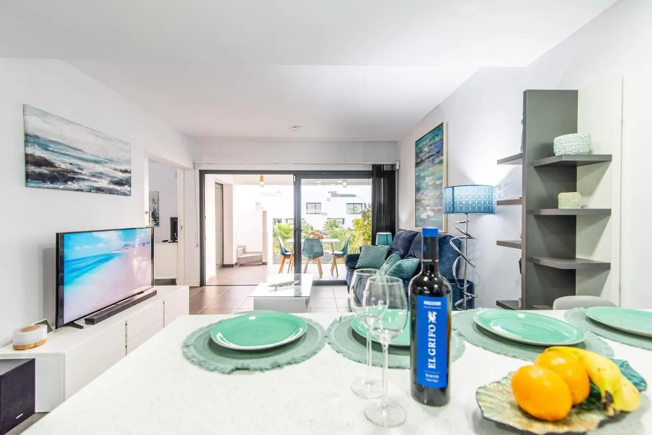 Apartamento Azul Vv -Fuerteventura Site- Jacuzzi, Aire Acondicionado, Solarium , Terraza Vistas Panoramicas, Diseno , Luxury, Fuerteventura Site Apartment La Oliva