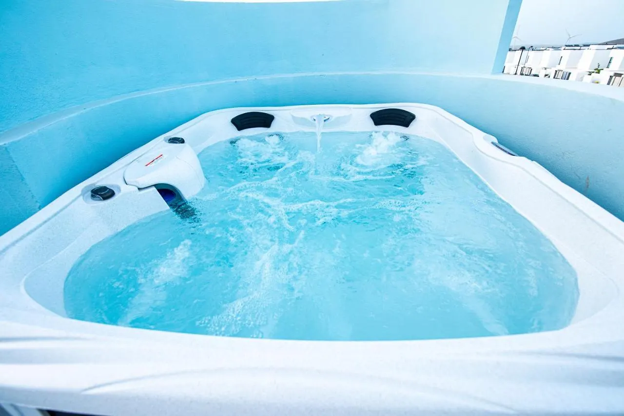 Apartamento Azul Vv -Fuerteventura Site- Jacuzzi, Aire Acondicionado, Solarium , Terraza Vistas Panoramicas, Diseno , Luxury, Fuerteventura Site Apartment La Oliva 0*,  Spain