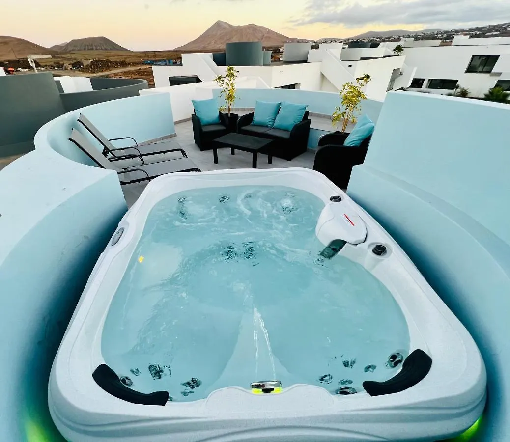 Apartamento Azul Vv -Fuerteventura Site- Jacuzzi, Aire Acondicionado, Solarium , Terraza Vistas Panoramicas, Diseno , Luxury, Fuerteventura Site Apartment La Oliva